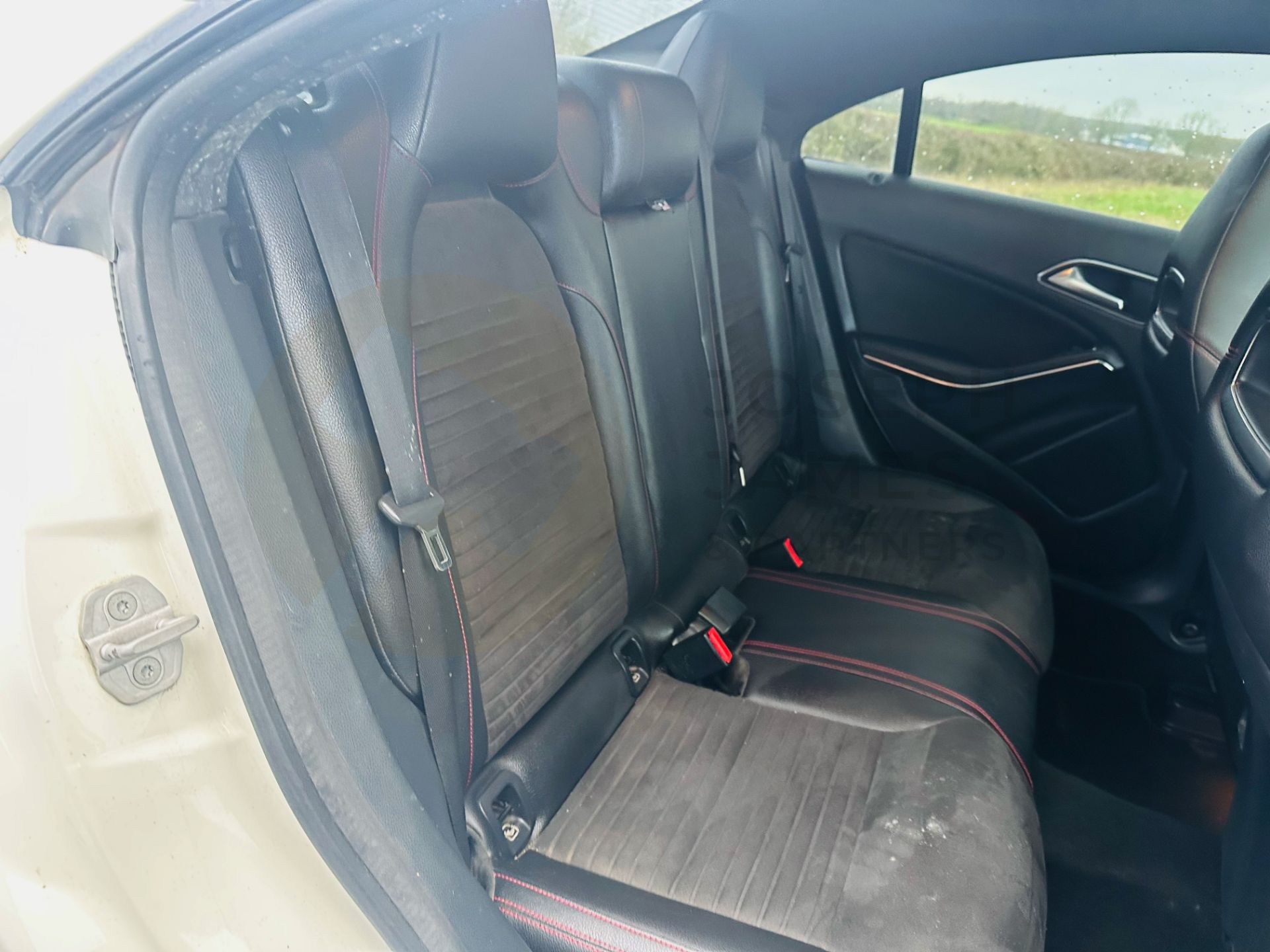 MERCEDES-BENZ CLA 220d *AMG-LINE EDITION* 7G-AUTO - 18 REG - AIR CON - 1 OWNER - PAN ROOF - EURO 6! - Image 12 of 31