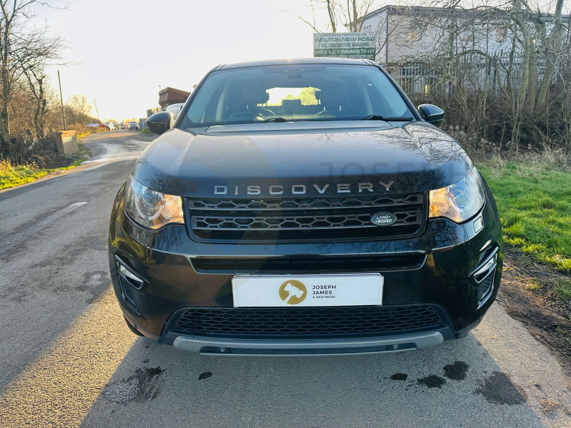 "ON SALE" LAND ROVER DISCOVERY SPORT *SE TECH* 7 SEATER SUV (2017 - EURO 6) 2.0 TD4 - AUTOMATIC*4WD* - Image 3 of 33