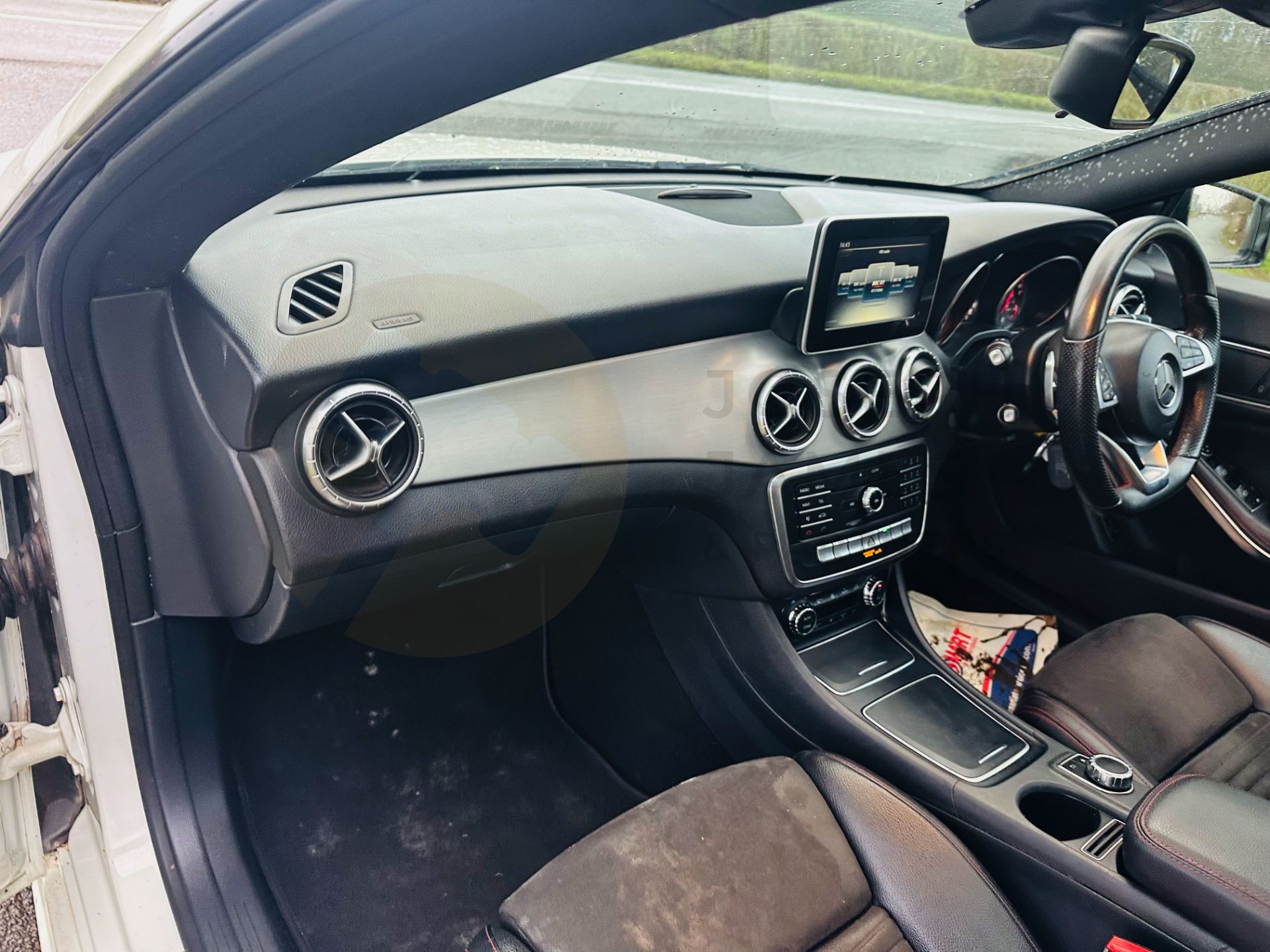 MERCEDES-BENZ CLA 220d *AMG-LINE EDITION* 7G-AUTO - 18 REG - AIR CON - 1 OWNER - PAN ROOF - EURO 6! - Image 17 of 31