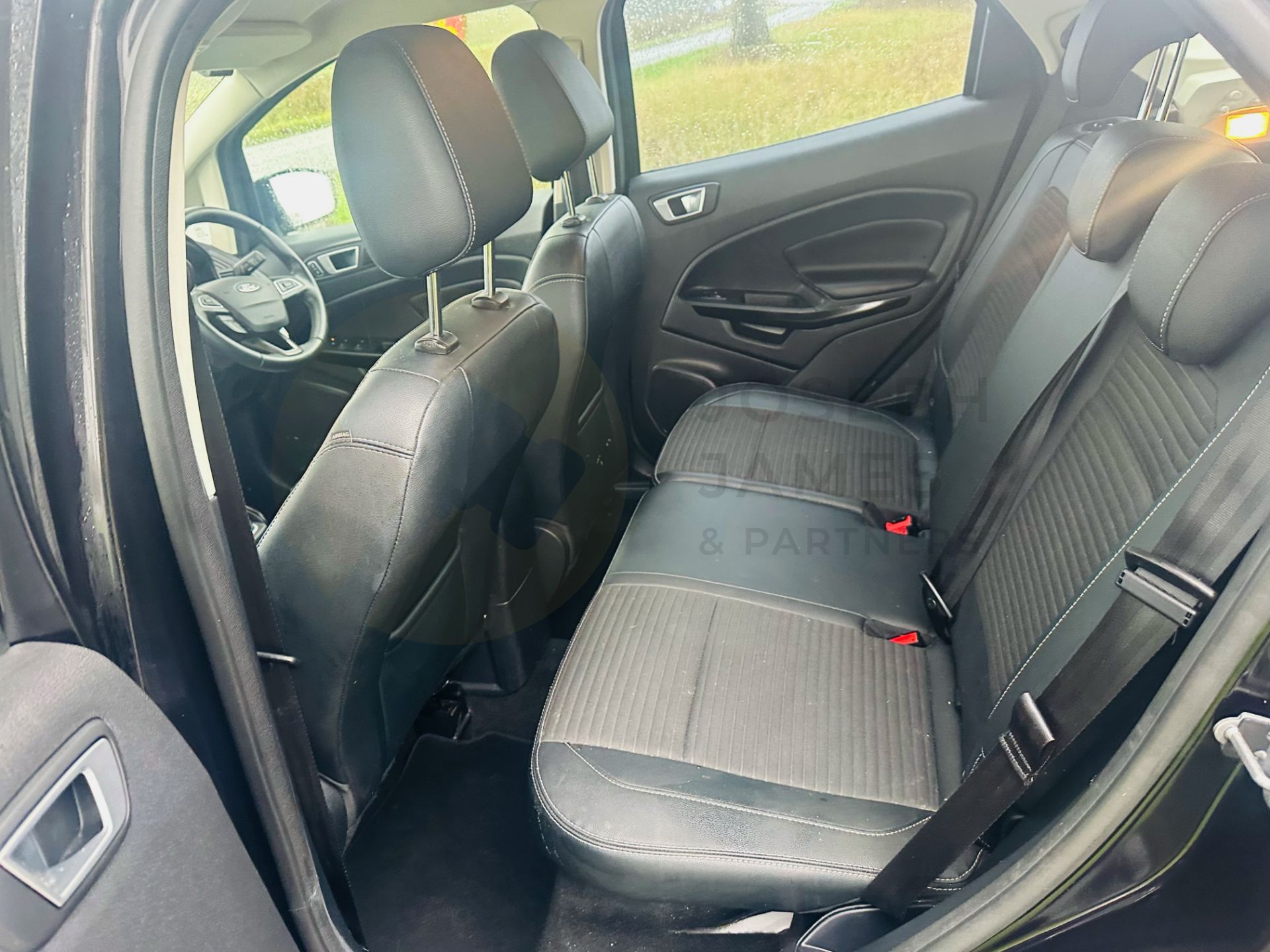 FORD ECOSPORT *TITANIUM* 5 DOOR (2022 - EURO 6) 1.0 ECOBOOST - AUTOMATIC S/S *ONLY 9,000 MILES* - Image 13 of 29