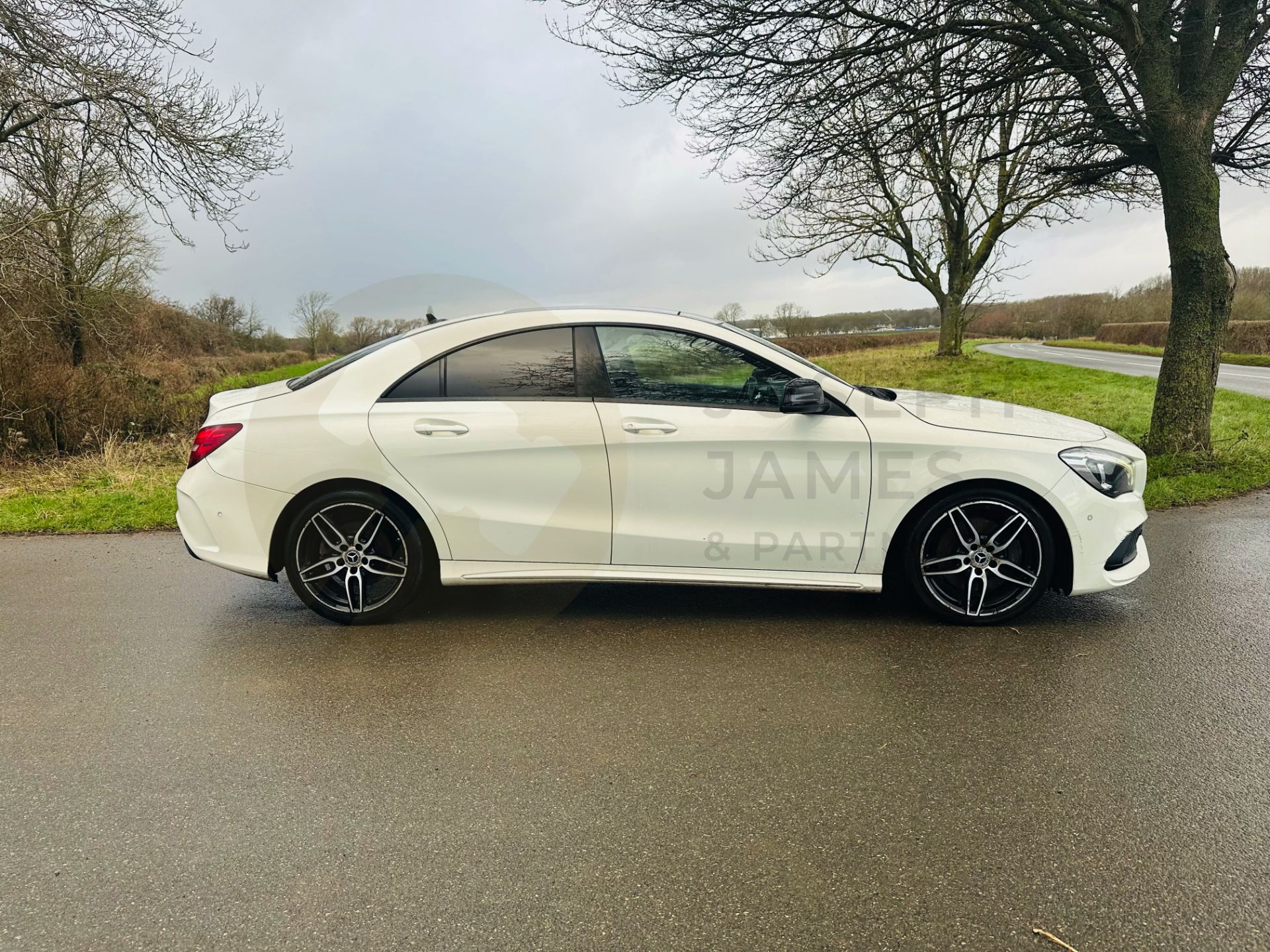 MERCEDES-BENZ CLA 220d *AMG-LINE EDITION* 7G-AUTO - 18 REG - AIR CON - 1 OWNER - PAN ROOF - EURO 6! - Image 10 of 31