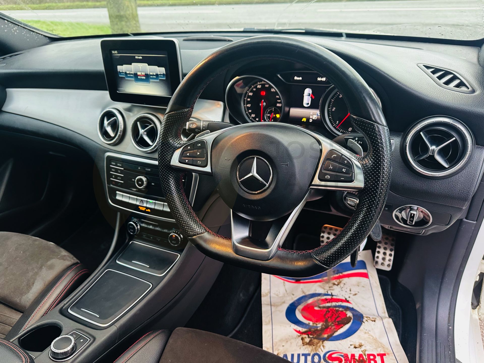 MERCEDES-BENZ CLA 220d *AMG-LINE EDITION* 7G-AUTO - 18 REG - AIR CON - 1 OWNER - PAN ROOF - EURO 6! - Image 20 of 31