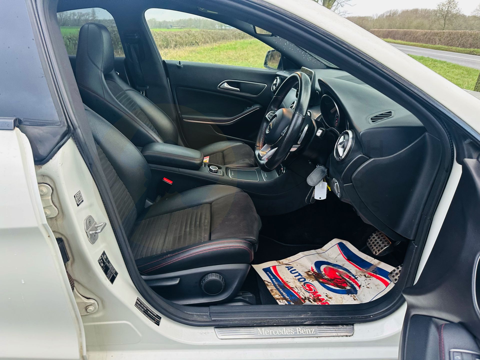 MERCEDES-BENZ CLA 220d *AMG-LINE EDITION* 7G-AUTO - 18 REG - AIR CON - 1 OWNER - PAN ROOF - EURO 6! - Image 18 of 31