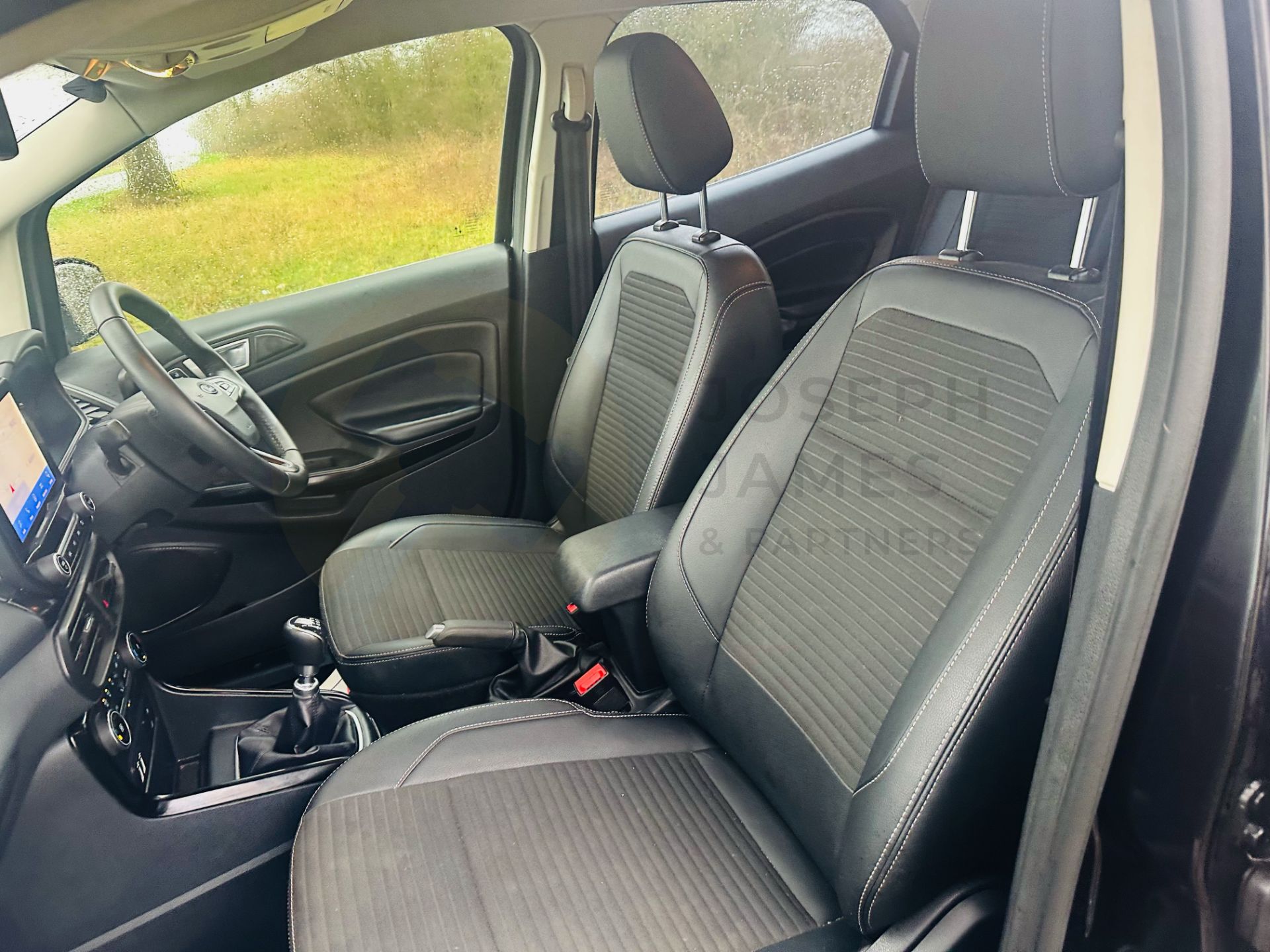 FORD ECOSPORT *TITANIUM* 5 DOOR (2022 - EURO 6) 1.0 ECOBOOST - AUTOMATIC S/S *ONLY 9,000 MILES* - Image 16 of 29