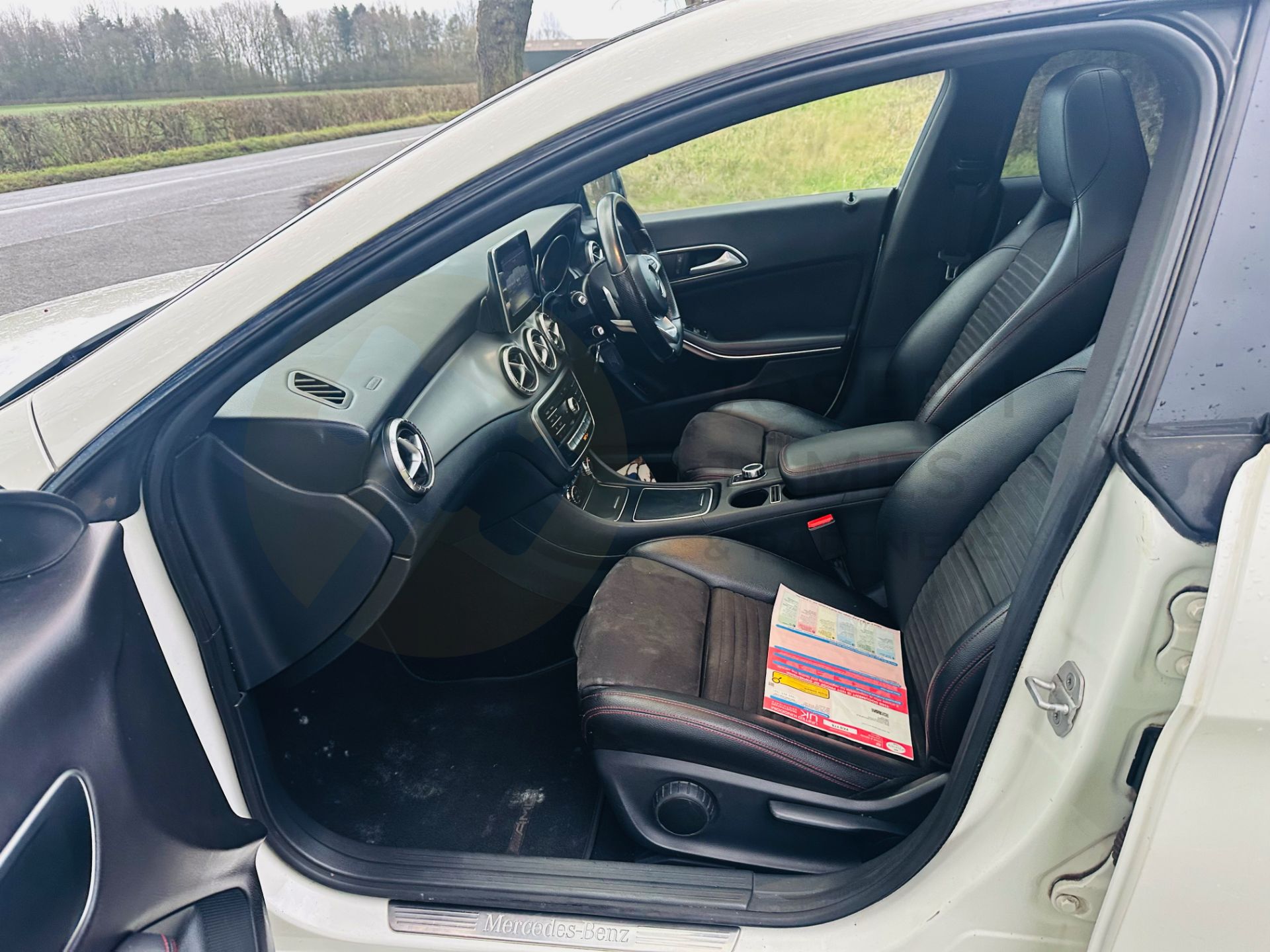 MERCEDES-BENZ CLA 220d *AMG-LINE EDITION* 7G-AUTO - 18 REG - AIR CON - 1 OWNER - PAN ROOF - EURO 6! - Image 15 of 31