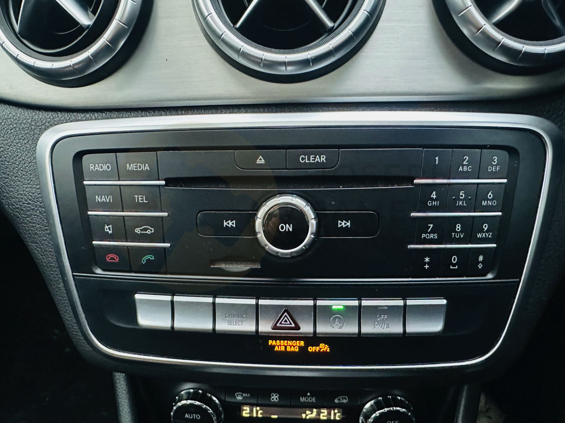 MERCEDES-BENZ CLA 220d *AMG-LINE EDITION* 7G-AUTO - 18 REG - AIR CON - 1 OWNER - PAN ROOF - EURO 6! - Image 25 of 31