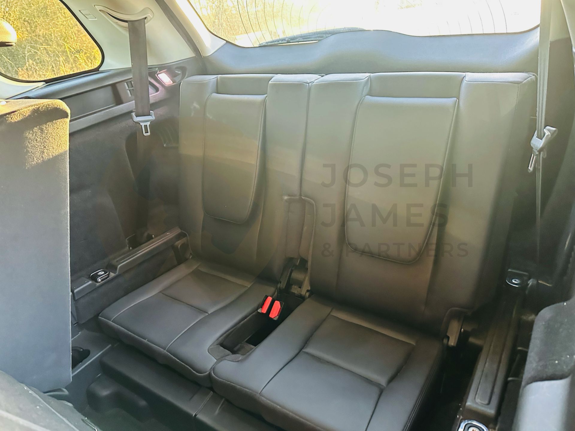 "ON SALE" LAND ROVER DISCOVERY SPORT *SE TECH* 7 SEATER SUV (2017 - EURO 6) 2.0 TD4 - AUTOMATIC*4WD* - Image 15 of 33