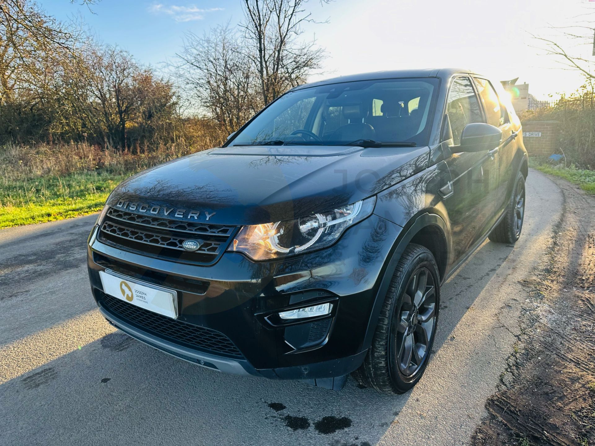 "ON SALE" LAND ROVER DISCOVERY SPORT *SE TECH* 7 SEATER SUV (2017 - EURO 6) 2.0 TD4 - AUTOMATIC*4WD* - Image 4 of 33