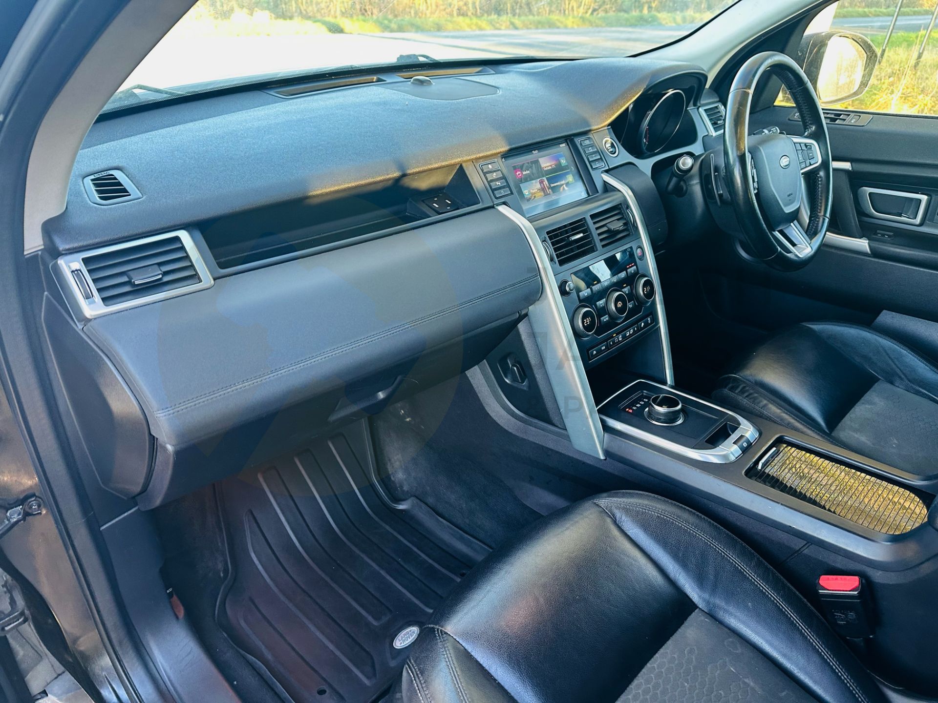 "ON SALE" LAND ROVER DISCOVERY SPORT *SE TECH* 7 SEATER SUV (2017 - EURO 6) 2.0 TD4 - AUTOMATIC*4WD* - Image 18 of 33