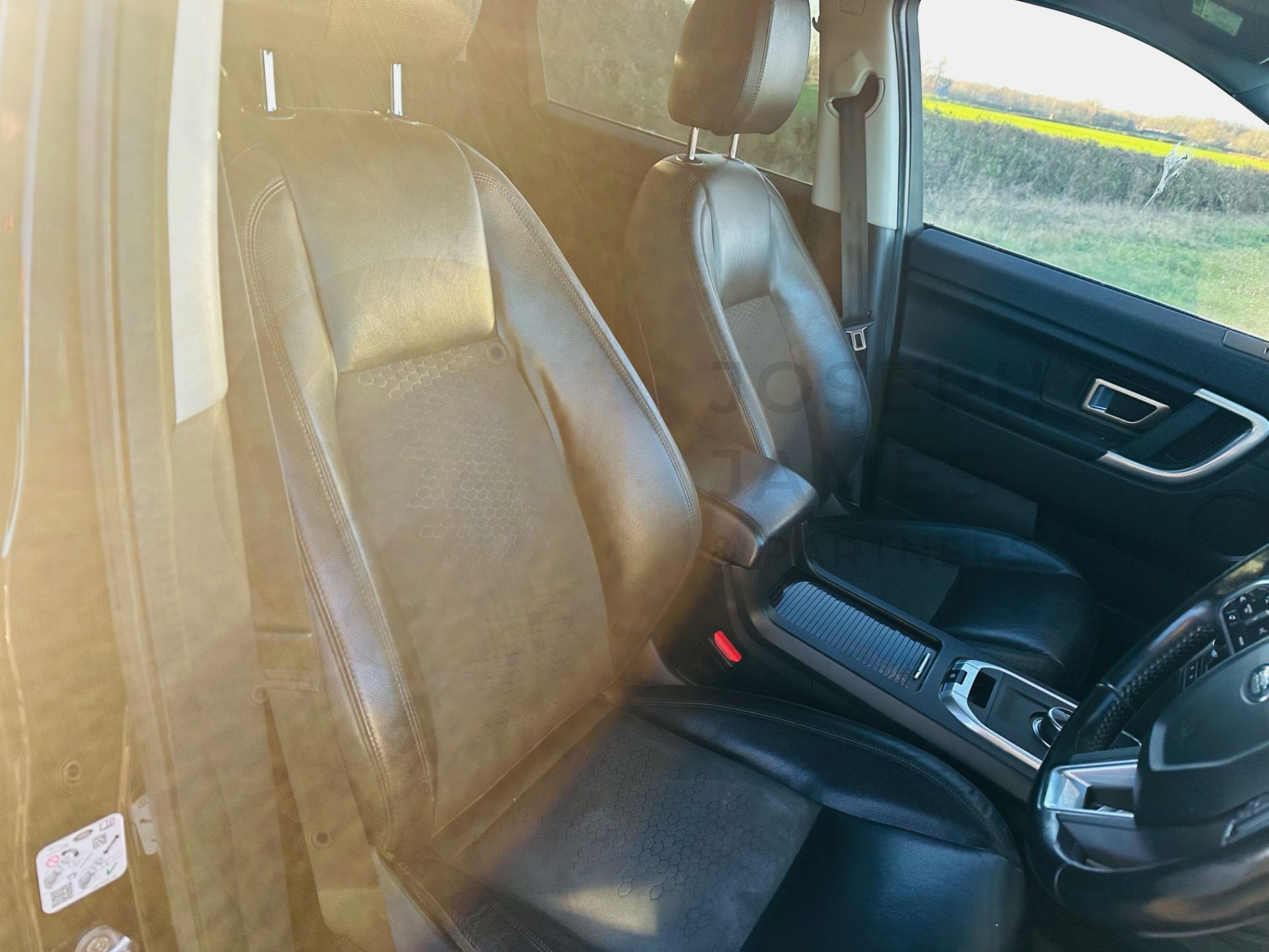 "ON SALE" LAND ROVER DISCOVERY SPORT *SE TECH* 7 SEATER SUV (2017 - EURO 6) 2.0 TD4 - AUTOMATIC*4WD* - Image 20 of 33