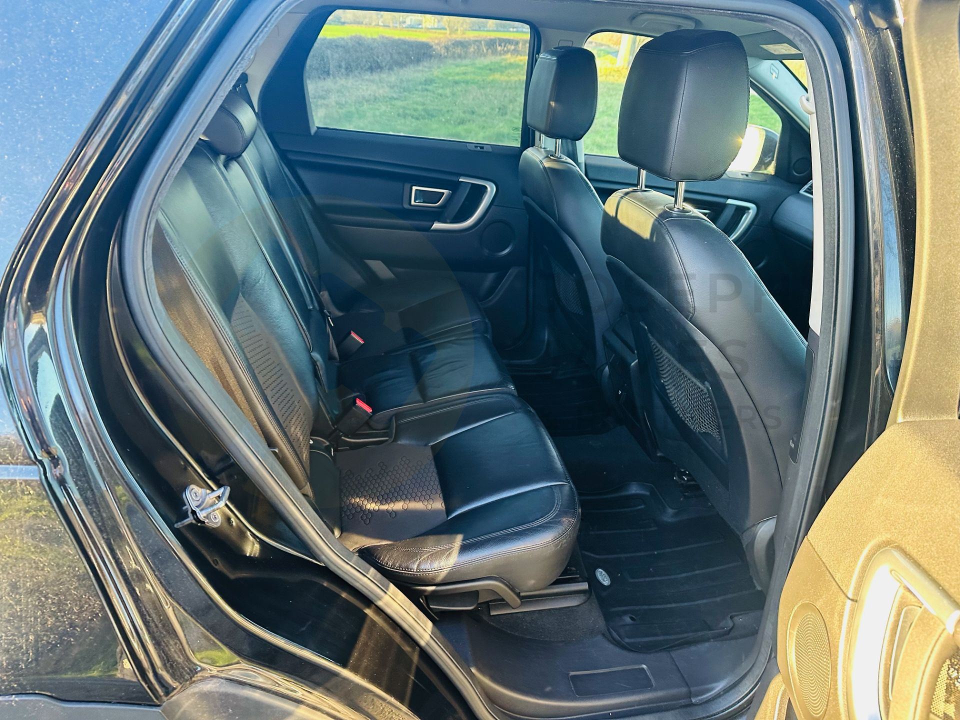 "ON SALE" LAND ROVER DISCOVERY SPORT *SE TECH* 7 SEATER SUV (2017 - EURO 6) 2.0 TD4 - AUTOMATIC*4WD* - Image 11 of 33