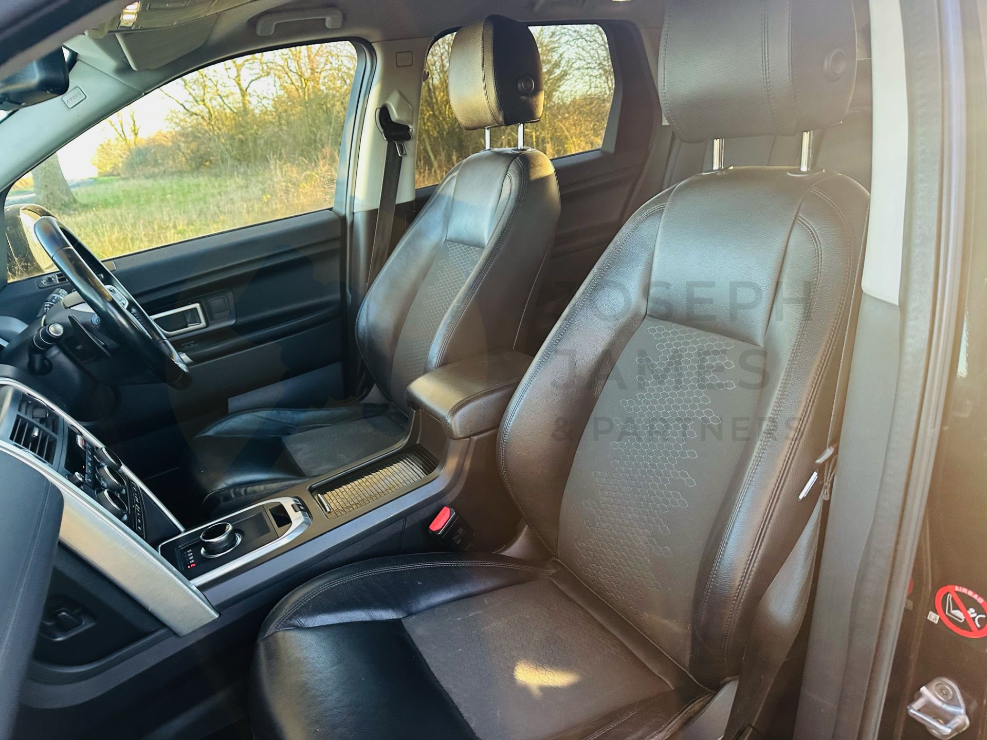 "ON SALE" LAND ROVER DISCOVERY SPORT *SE TECH* 7 SEATER SUV (2017 - EURO 6) 2.0 TD4 - AUTOMATIC*4WD* - Image 17 of 33