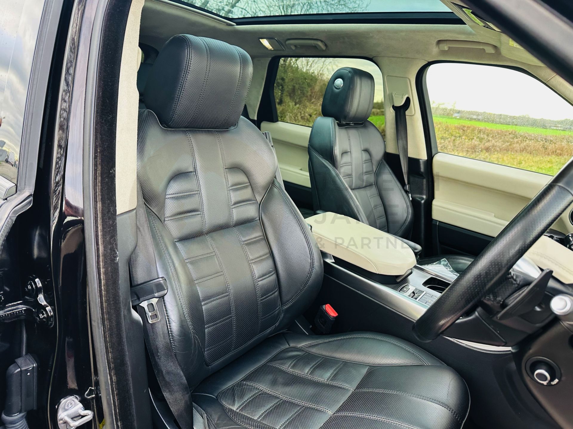 (On Sale) RANGE ROVER SPORT *AUTOBIOGRAPHY DYNAMIC* SUV (65 REG - EURO 6) 4.4 SDV8 - AUTOMATIC - Image 23 of 39