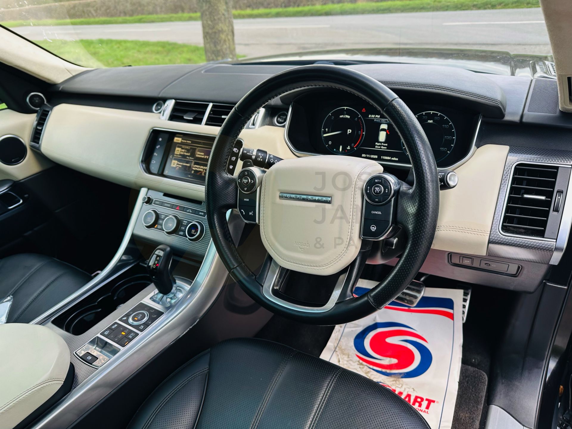(On Sale) RANGE ROVER SPORT *AUTOBIOGRAPHY DYNAMIC* SUV (65 REG - EURO 6) 4.4 SDV8 - AUTOMATIC - Image 25 of 39