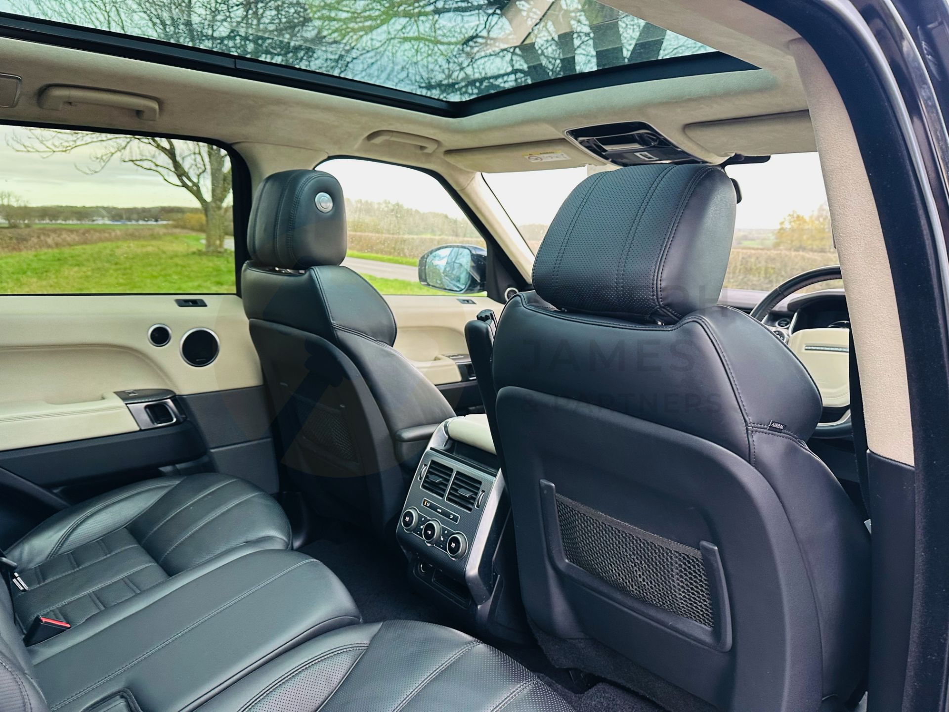 (On Sale) RANGE ROVER SPORT *AUTOBIOGRAPHY DYNAMIC* SUV (65 REG - EURO 6) 4.4 SDV8 - AUTOMATIC - Image 13 of 39