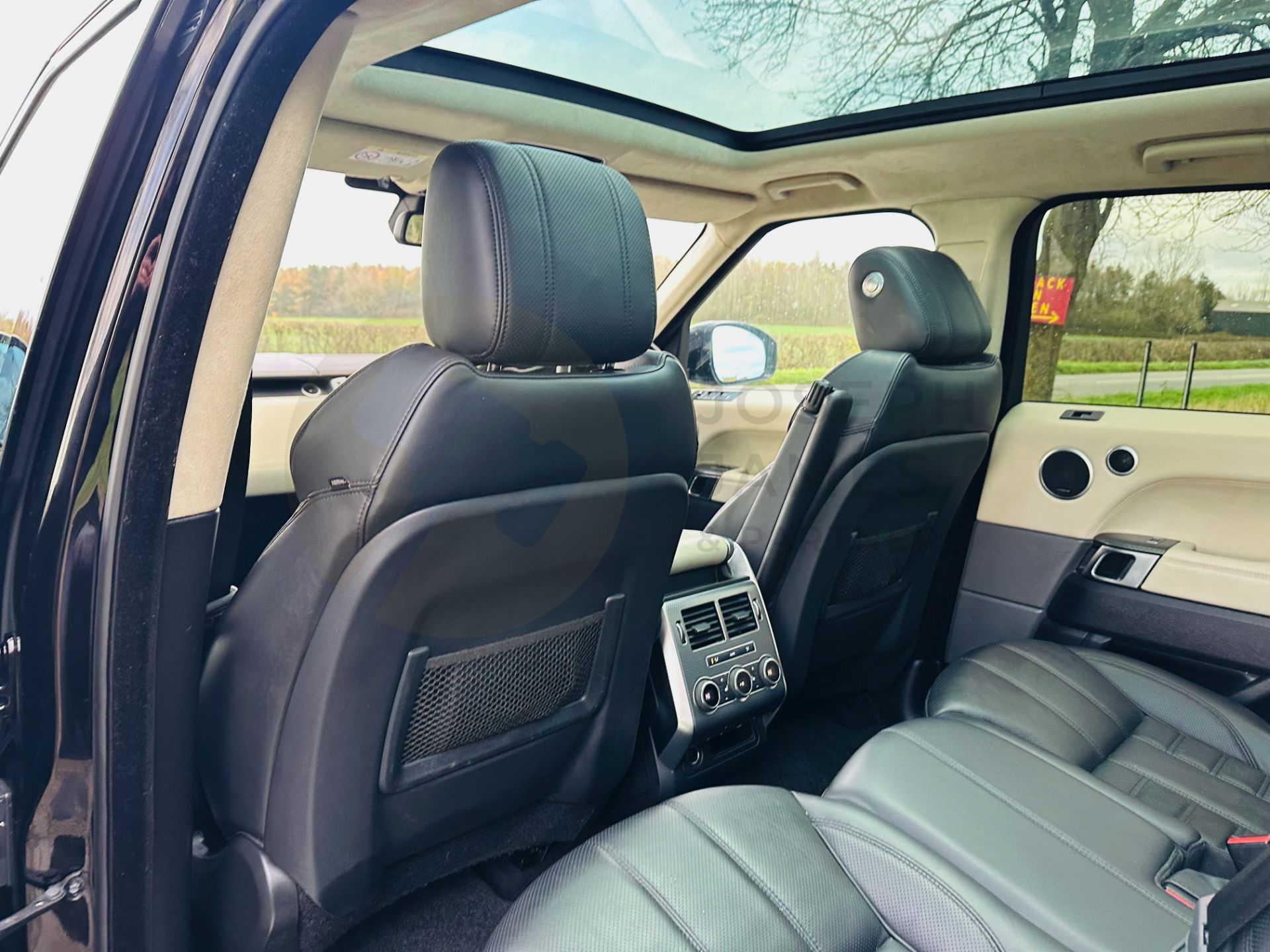(On Sale) RANGE ROVER SPORT *AUTOBIOGRAPHY DYNAMIC* SUV (65 REG - EURO 6) 4.4 SDV8 - AUTOMATIC - Image 16 of 39