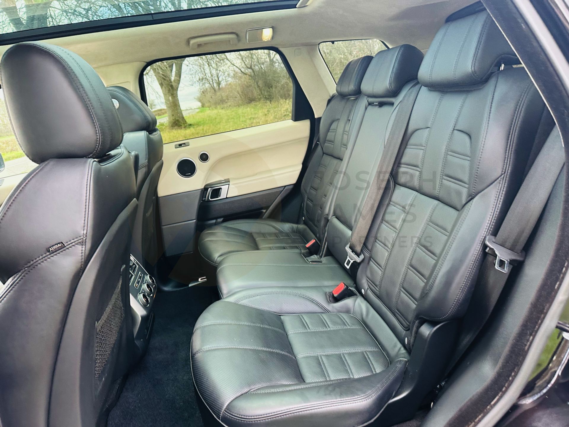 (On Sale) RANGE ROVER SPORT *AUTOBIOGRAPHY DYNAMIC* SUV (65 REG - EURO 6) 4.4 SDV8 - AUTOMATIC - Image 15 of 39