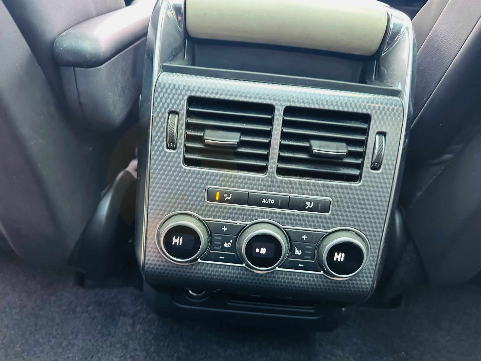 (On Sale) RANGE ROVER SPORT *AUTOBIOGRAPHY DYNAMIC* SUV (65 REG - EURO 6) 4.4 SDV8 - AUTOMATIC - Image 17 of 39