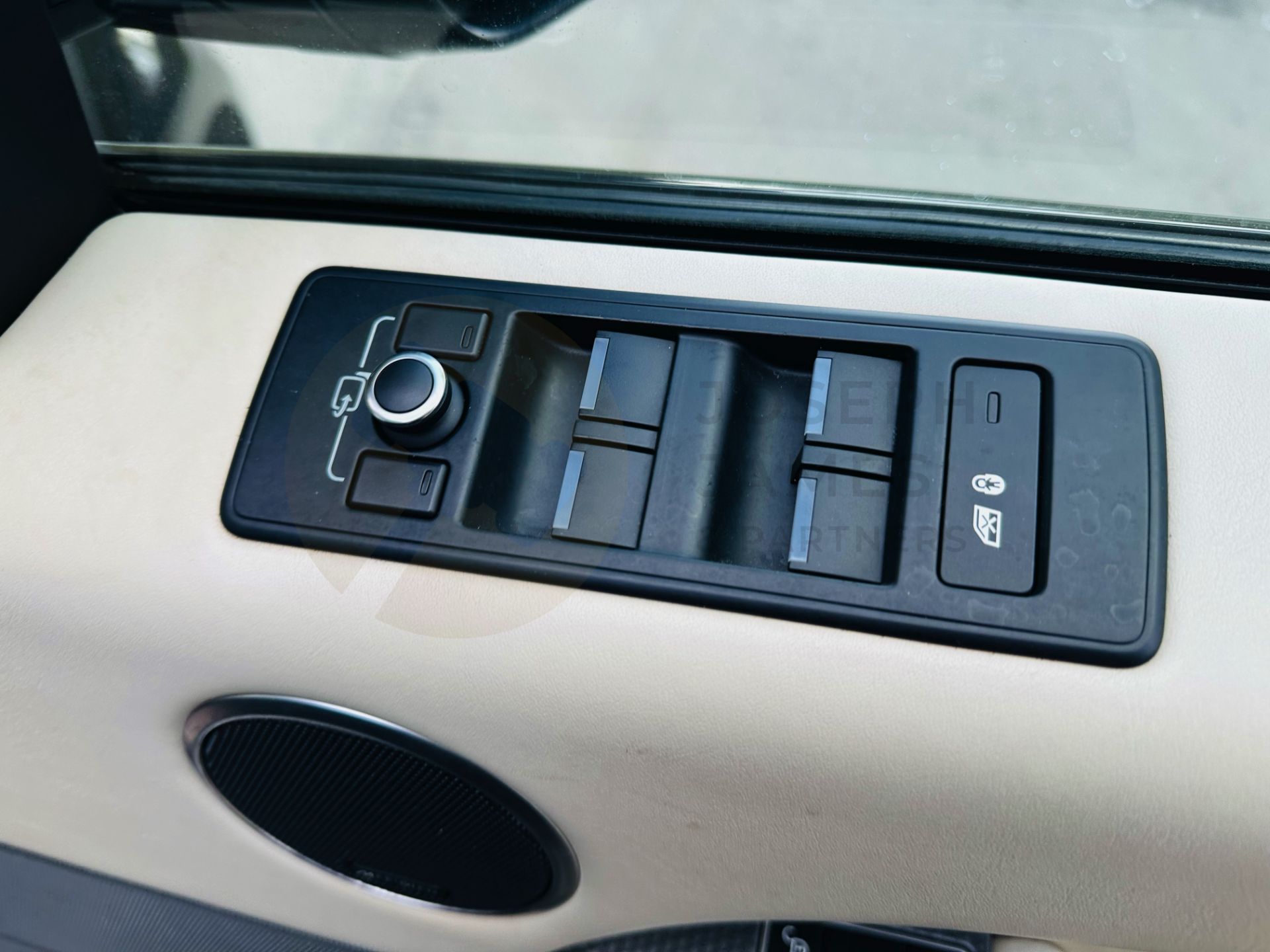 (On Sale) RANGE ROVER SPORT *AUTOBIOGRAPHY DYNAMIC* SUV (65 REG - EURO 6) 4.4 SDV8 - AUTOMATIC - Image 26 of 39