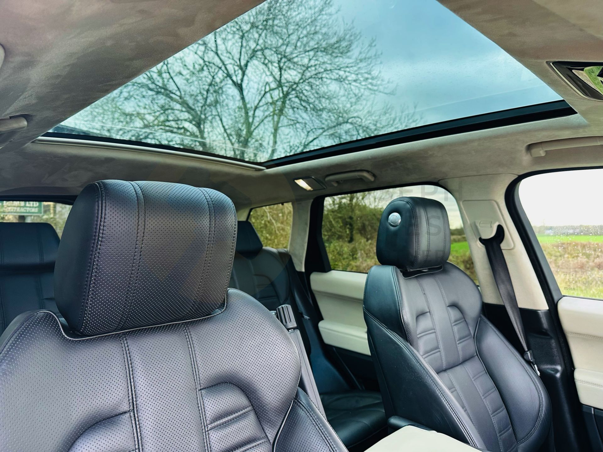 (On Sale) RANGE ROVER SPORT *AUTOBIOGRAPHY DYNAMIC* SUV (65 REG - EURO 6) 4.4 SDV8 - AUTOMATIC - Image 24 of 39