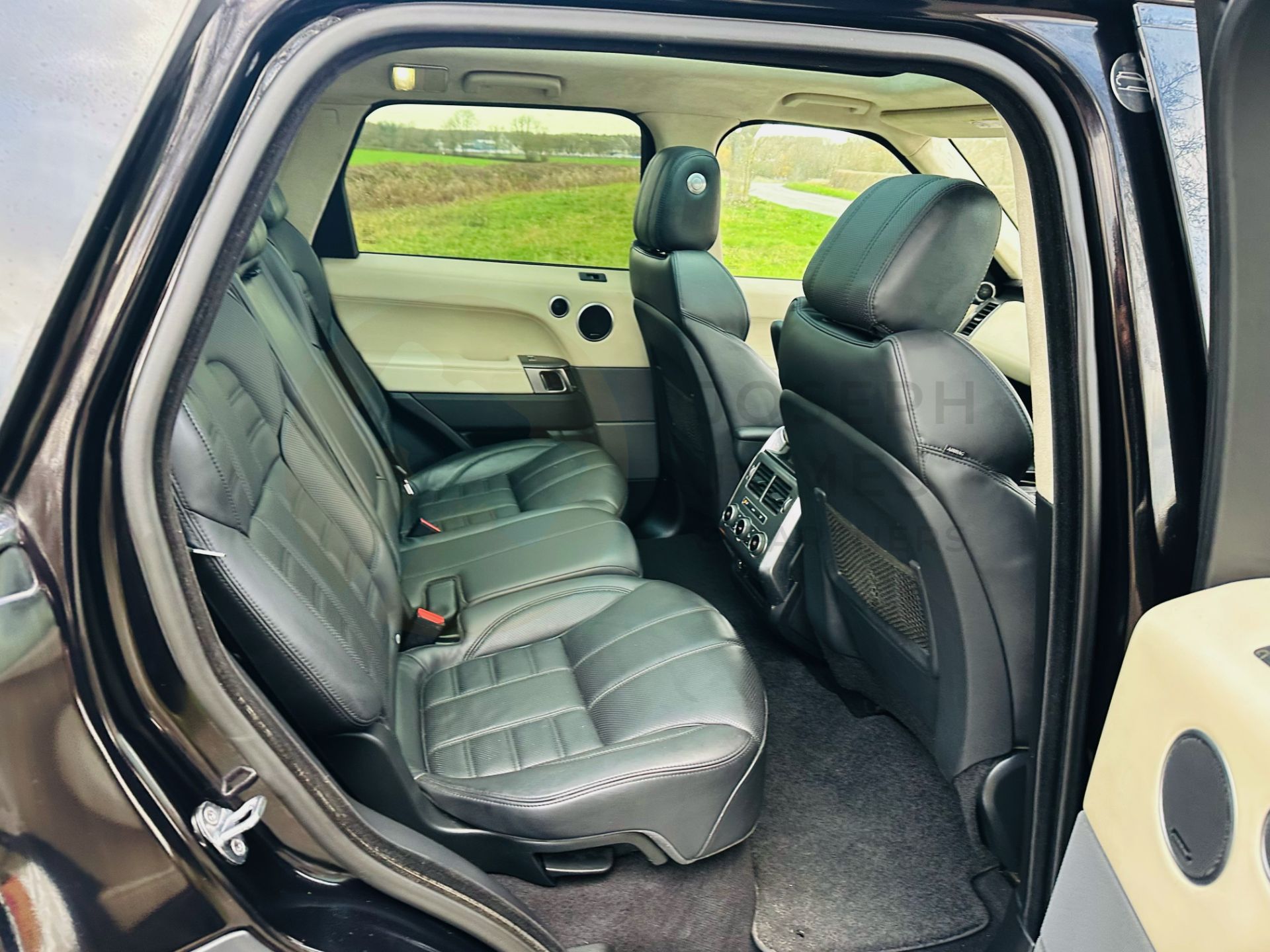 (On Sale) RANGE ROVER SPORT *AUTOBIOGRAPHY DYNAMIC* SUV (65 REG - EURO 6) 4.4 SDV8 - AUTOMATIC - Image 11 of 39