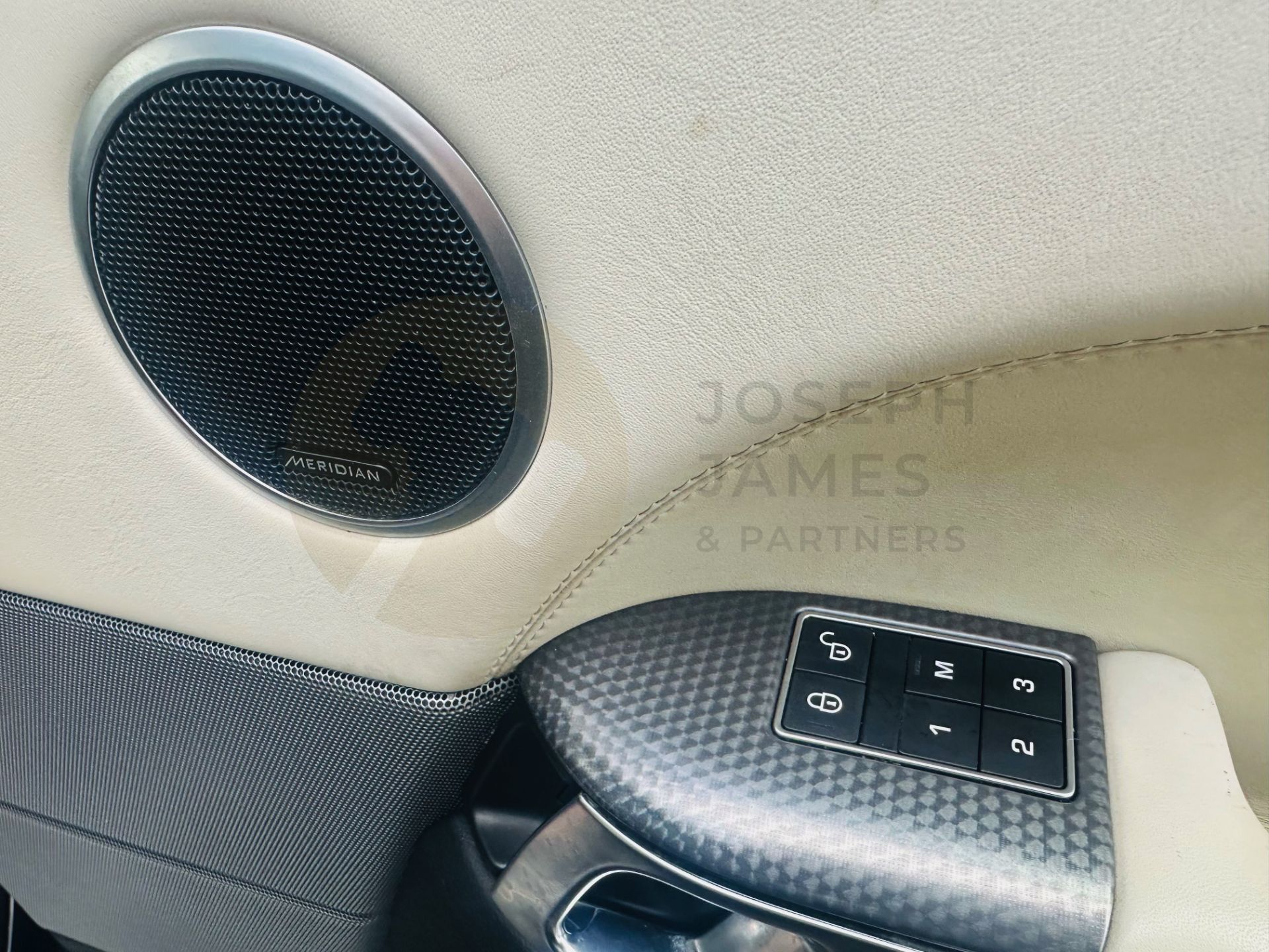 (On Sale) RANGE ROVER SPORT *AUTOBIOGRAPHY DYNAMIC* SUV (65 REG - EURO 6) 4.4 SDV8 - AUTOMATIC - Image 27 of 39