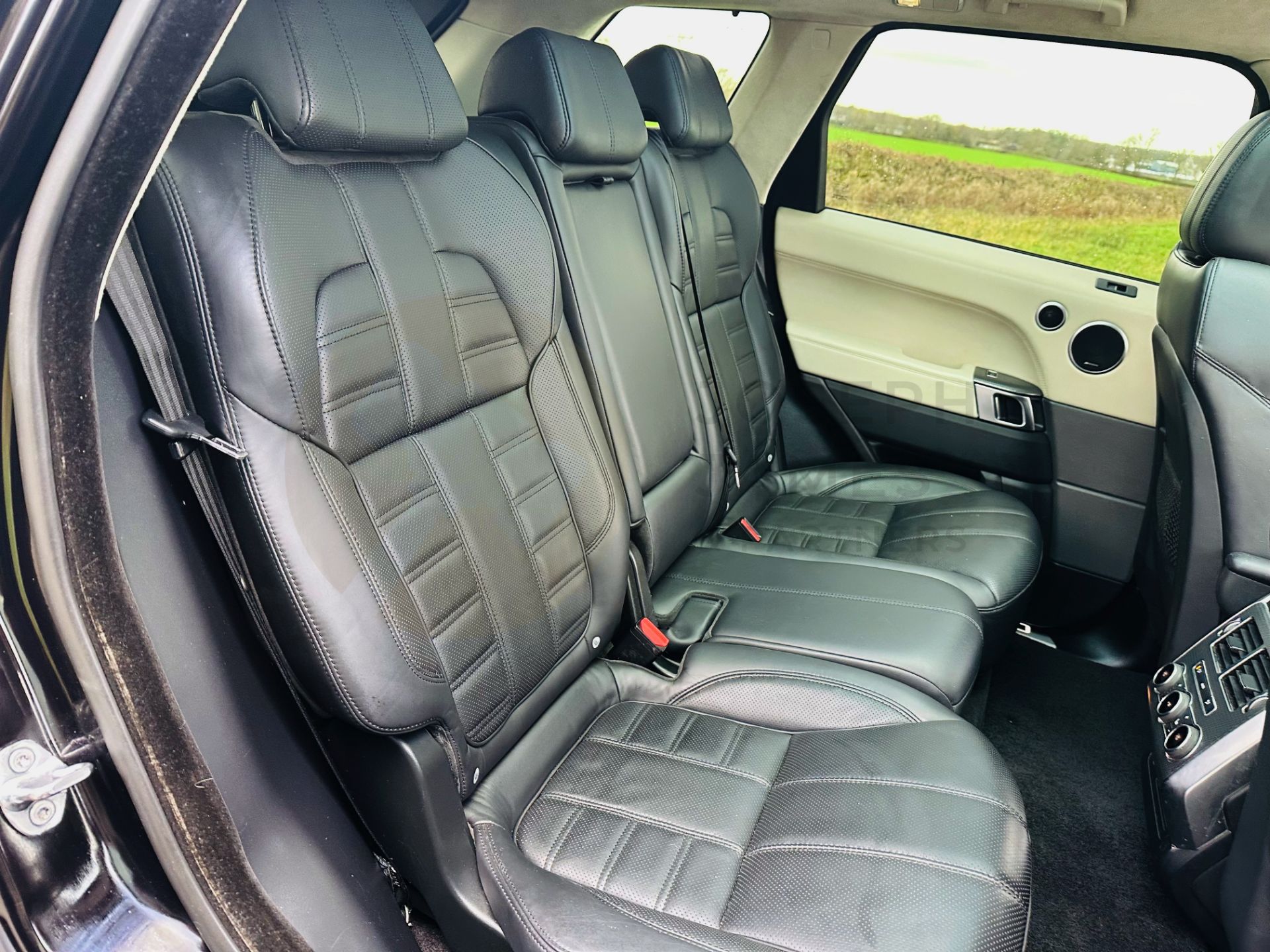(On Sale) RANGE ROVER SPORT *AUTOBIOGRAPHY DYNAMIC* SUV (65 REG - EURO 6) 4.4 SDV8 - AUTOMATIC - Image 12 of 39