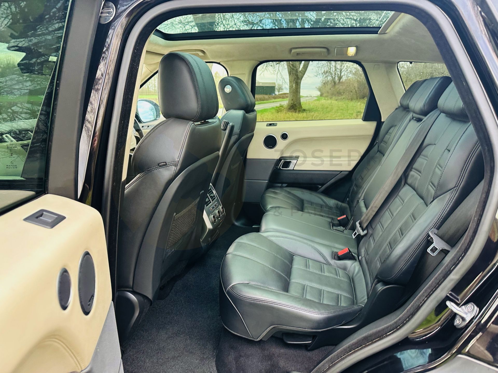 (On Sale) RANGE ROVER SPORT *AUTOBIOGRAPHY DYNAMIC* SUV (65 REG - EURO 6) 4.4 SDV8 - AUTOMATIC - Image 14 of 39