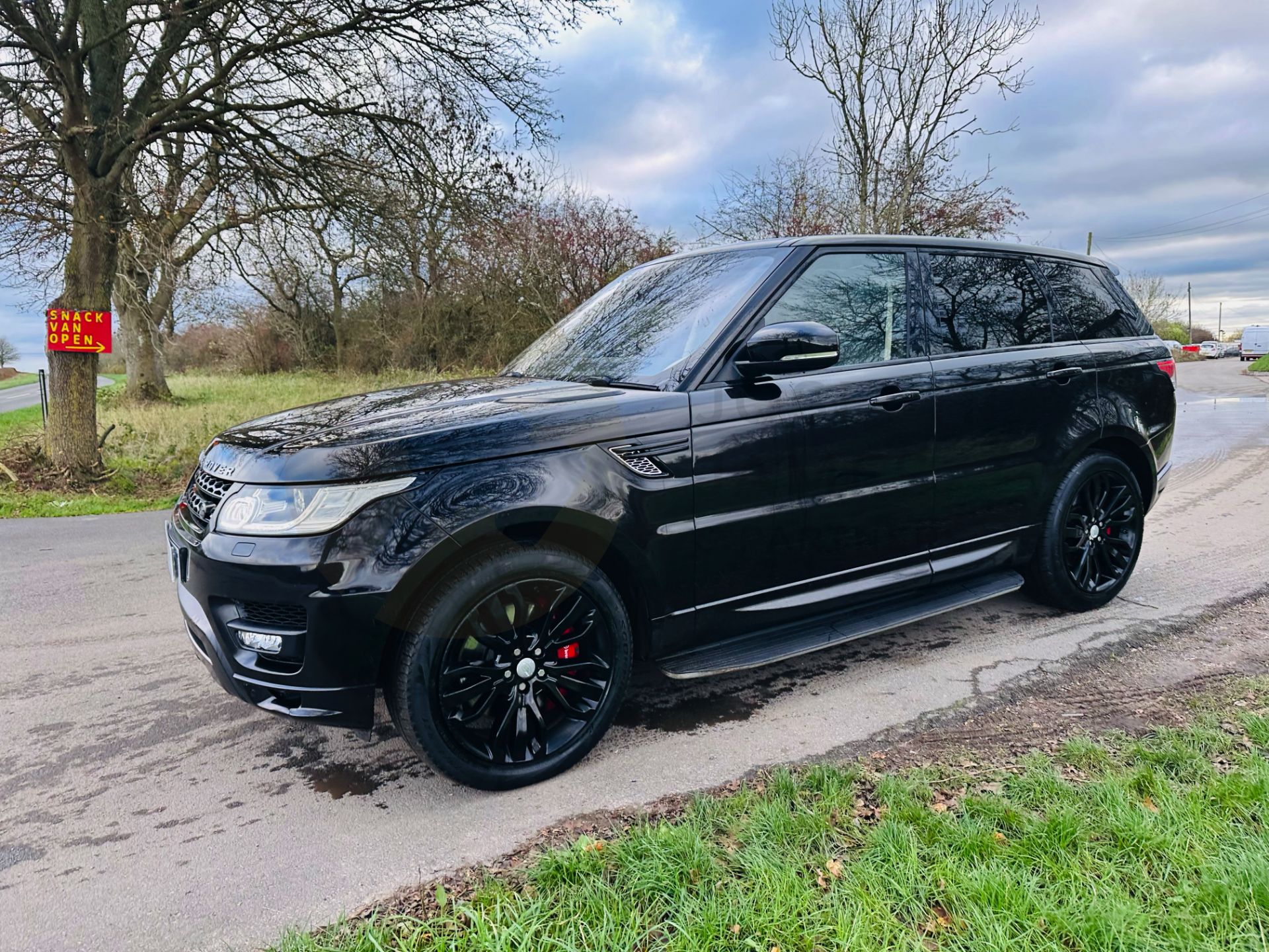 (On Sale) RANGE ROVER SPORT *AUTOBIOGRAPHY DYNAMIC* SUV (65 REG - EURO 6) 4.4 SDV8 - AUTOMATIC - Image 5 of 39