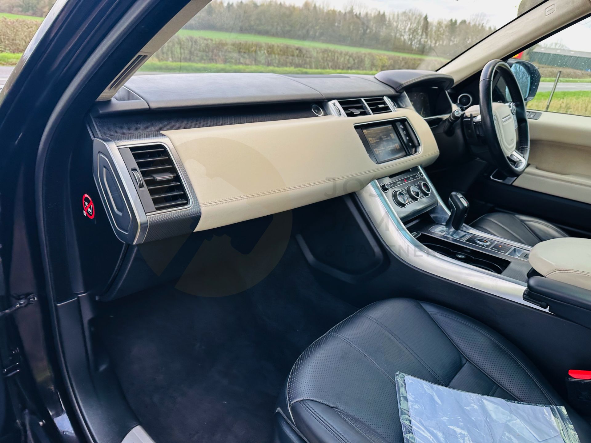 (On Sale) RANGE ROVER SPORT *AUTOBIOGRAPHY DYNAMIC* SUV (65 REG - EURO 6) 4.4 SDV8 - AUTOMATIC - Image 21 of 39