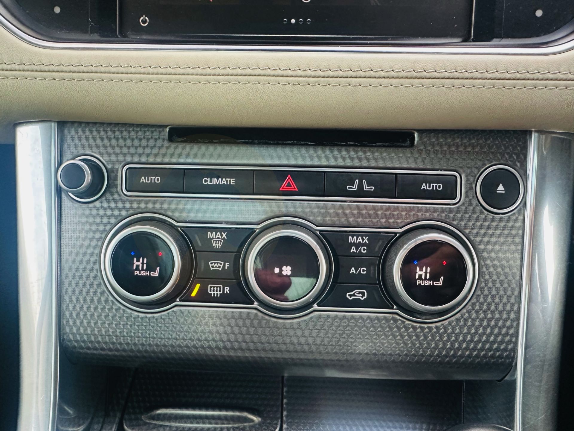 (On Sale) RANGE ROVER SPORT *AUTOBIOGRAPHY DYNAMIC* SUV (65 REG - EURO 6) 4.4 SDV8 - AUTOMATIC - Image 31 of 39