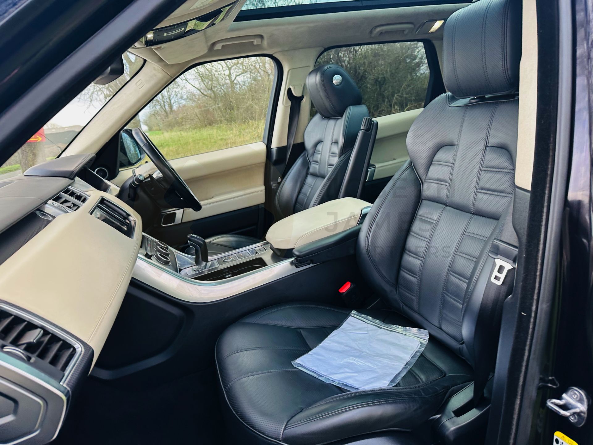 (On Sale) RANGE ROVER SPORT *AUTOBIOGRAPHY DYNAMIC* SUV (65 REG - EURO 6) 4.4 SDV8 - AUTOMATIC - Image 20 of 39