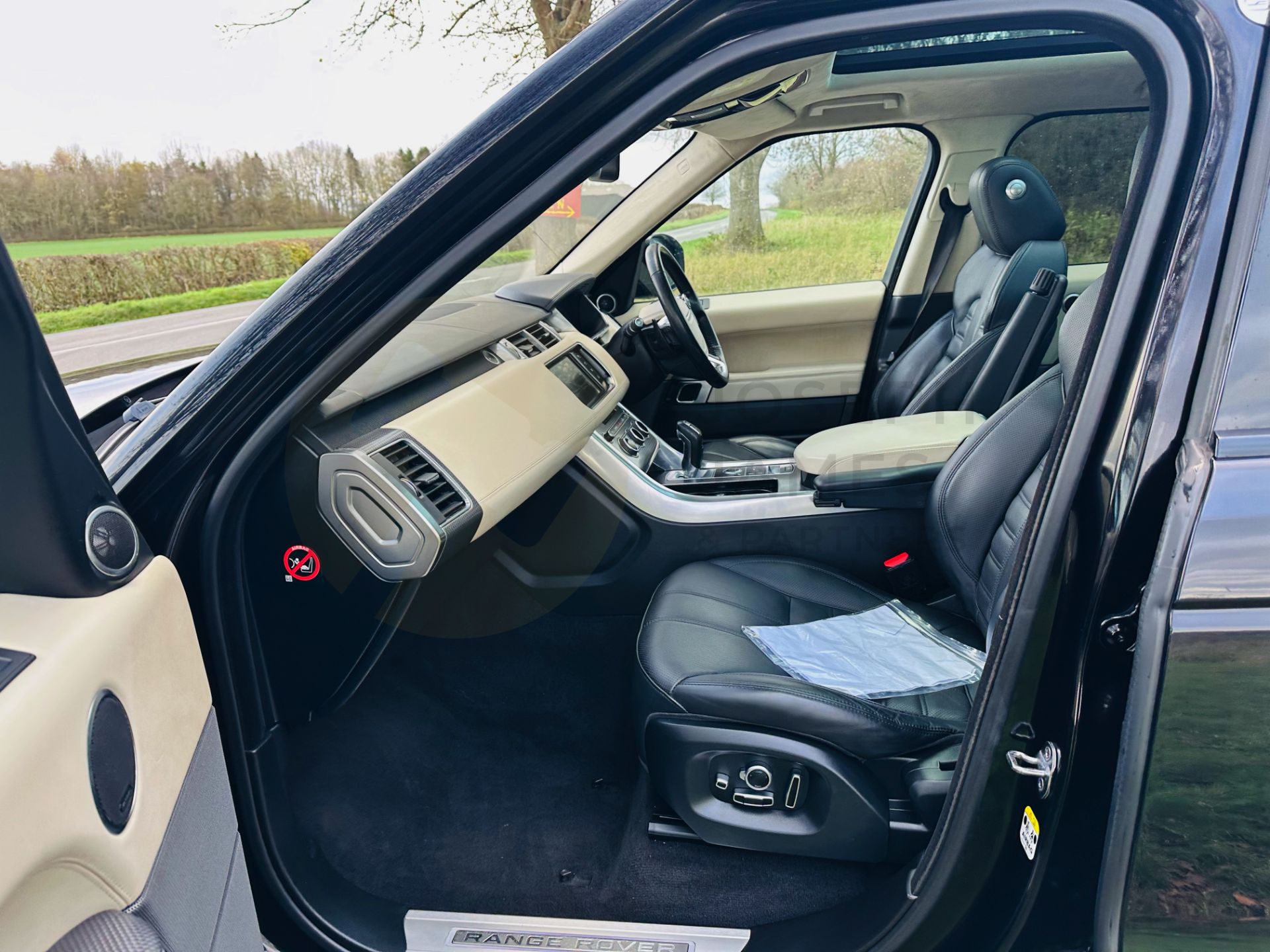 (On Sale) RANGE ROVER SPORT *AUTOBIOGRAPHY DYNAMIC* SUV (65 REG - EURO 6) 4.4 SDV8 - AUTOMATIC - Image 19 of 39