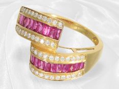 Ring: neuwertiger Rubin/Brillant-Goldschmiedering im Overcross-Design, 18K Gold