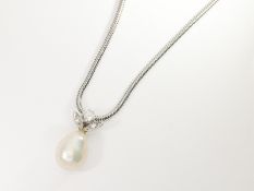 Kette/Collier/Anhänger: weißgoldene Schlangenkette mit Perlen/Brillant-Anhänger