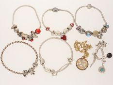 Konvolut aus 5 Pandora Armbändern sowie ein Armband und eine Kette von Thomas Sabo