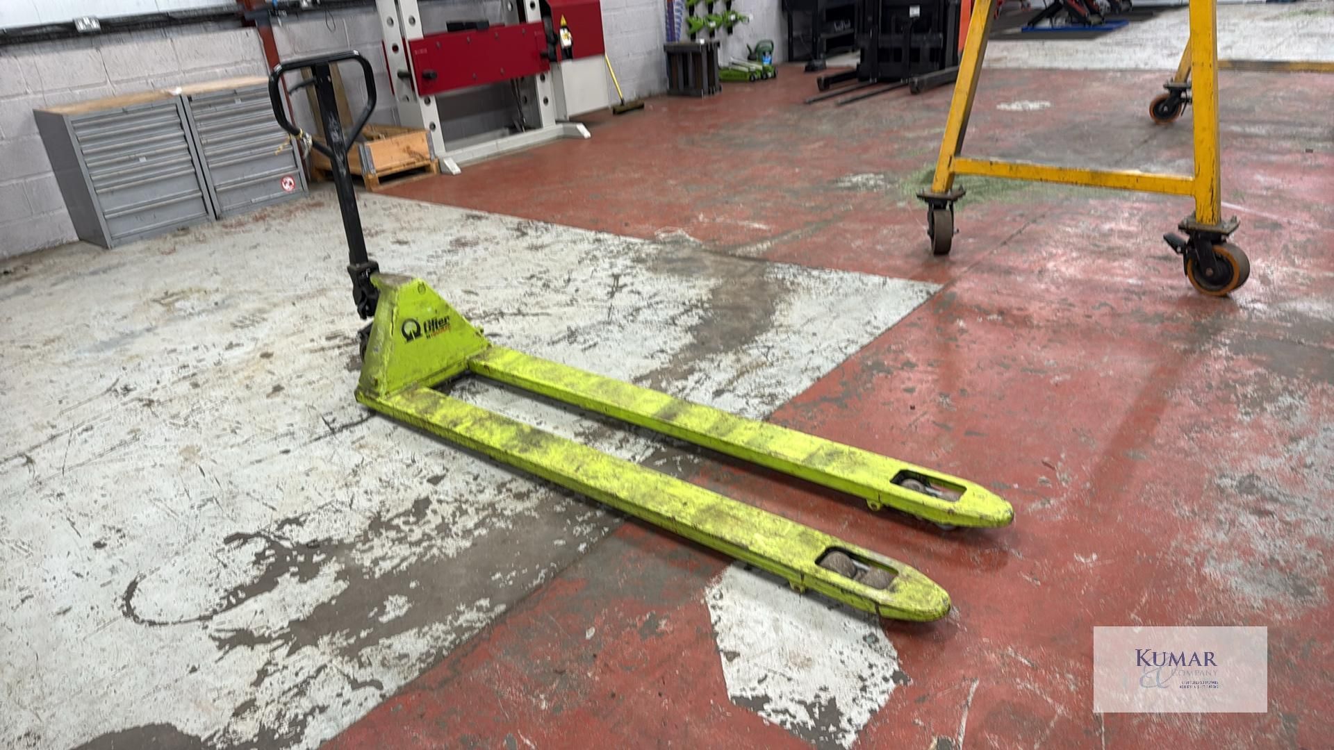 Extra Long Reach Hydraulic Pallet Lifter - Image 5 of 5