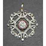 Anhänger mit Diamanten und Rubinen, Gold, um 1920