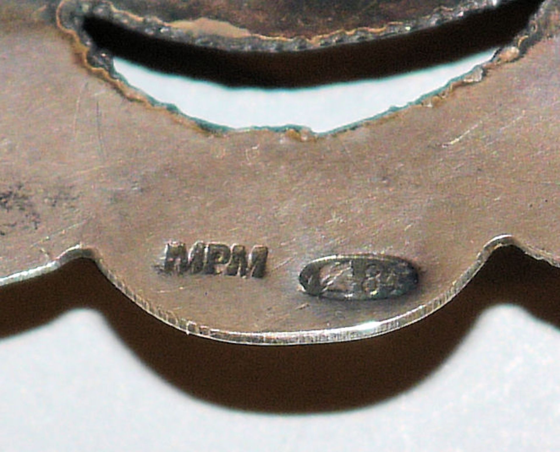 Gürtelschließe mit Niello, Silber, Kiew, 1908-17 & paar Gewürzschalen, Glas/versilbert, Alex Katsch - Bild 3 aus 3