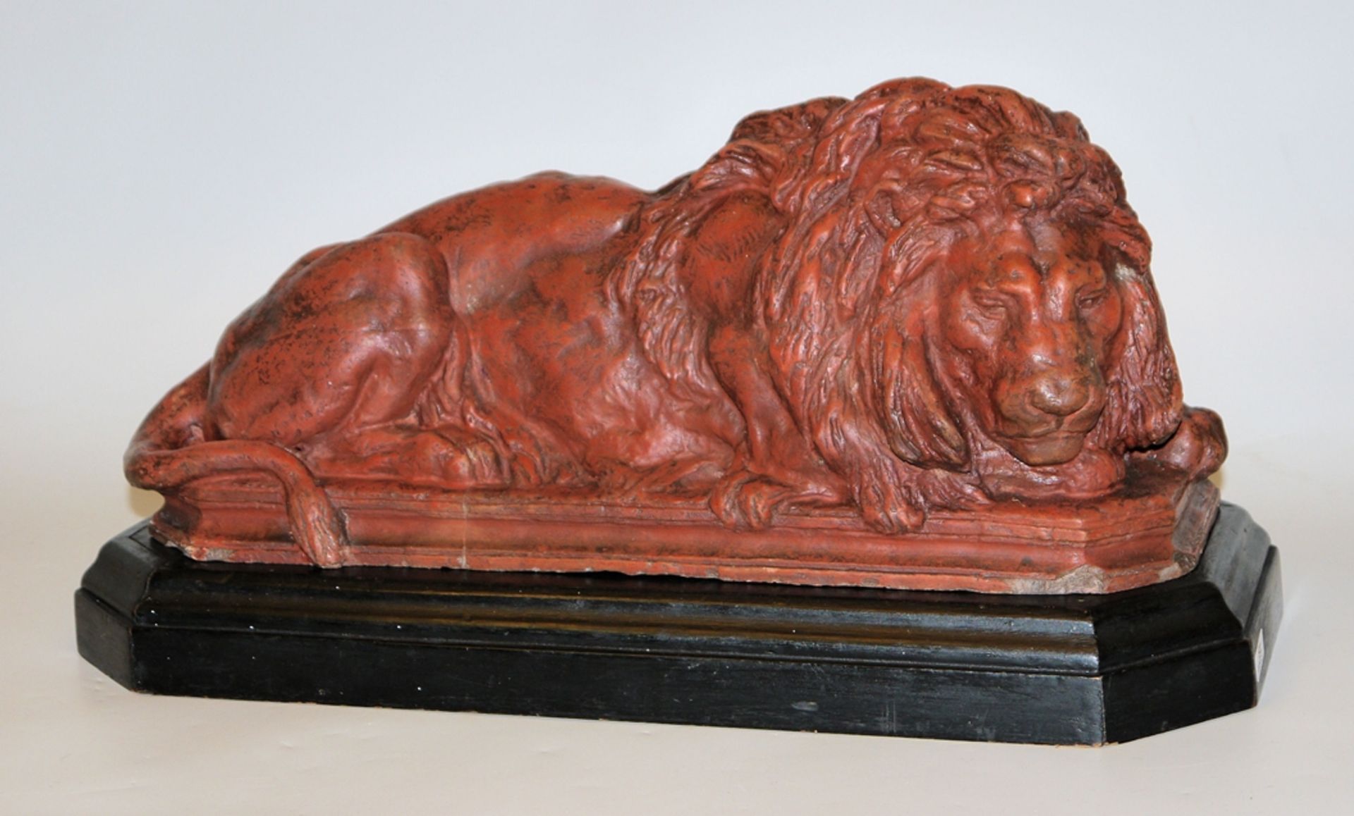 Felix Bouré, Ruhender Löwe, Terrakottaplastik, 19. Jh.