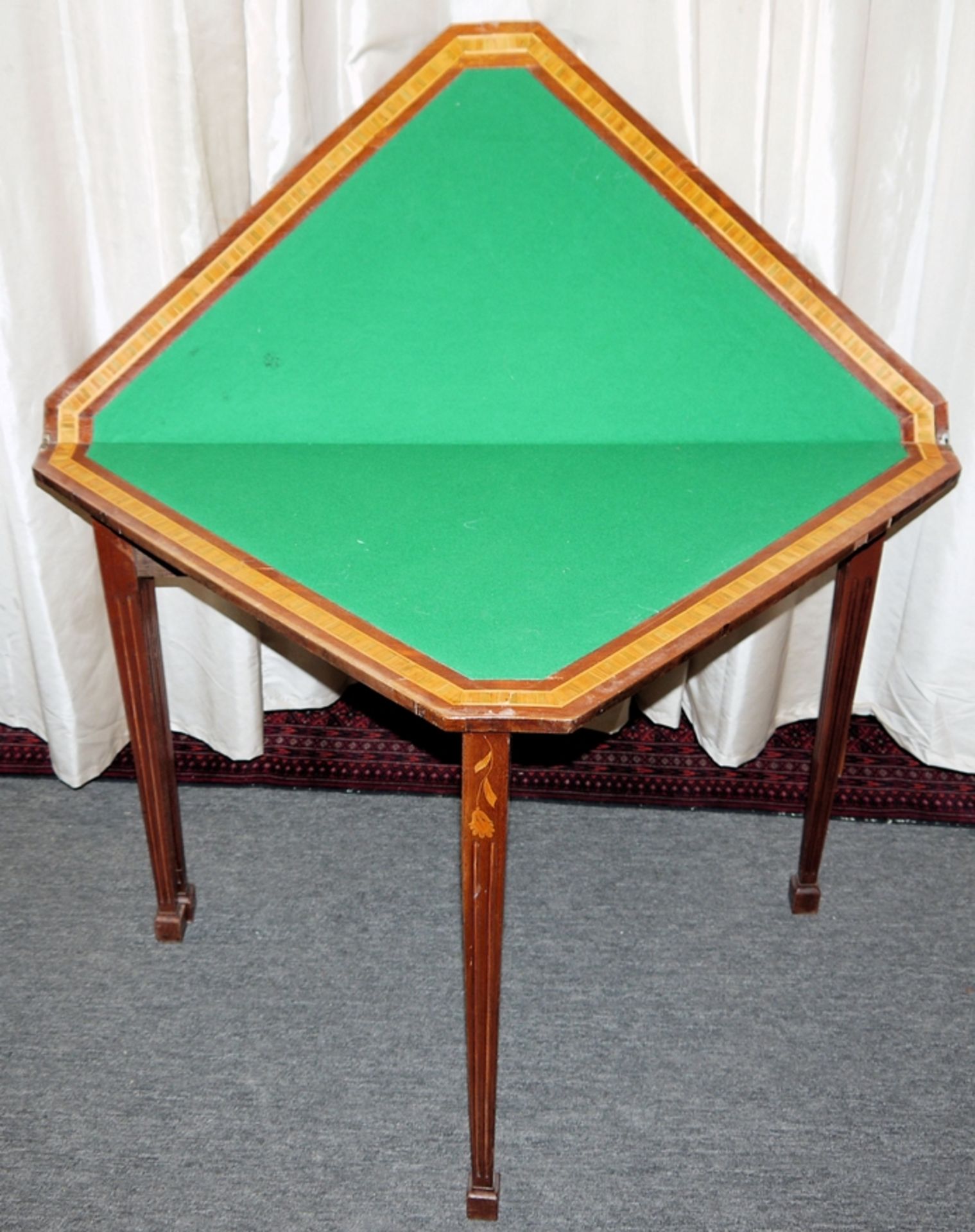 Niederländischer Ecktisch und drei Barock-Stühle mit Marketerie und Intarsien, 18./19. Jh. - Bild 2 aus 3