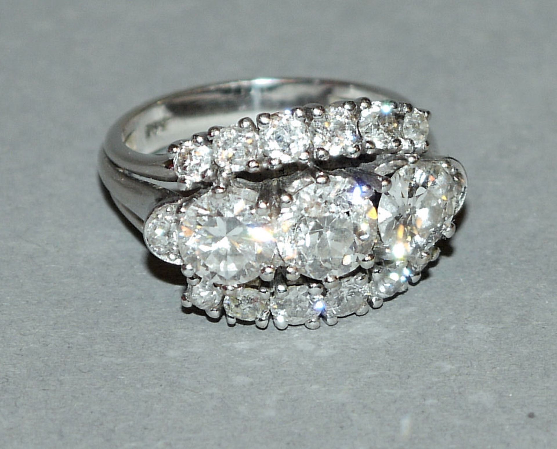 Schwerer Brillantring, Gold