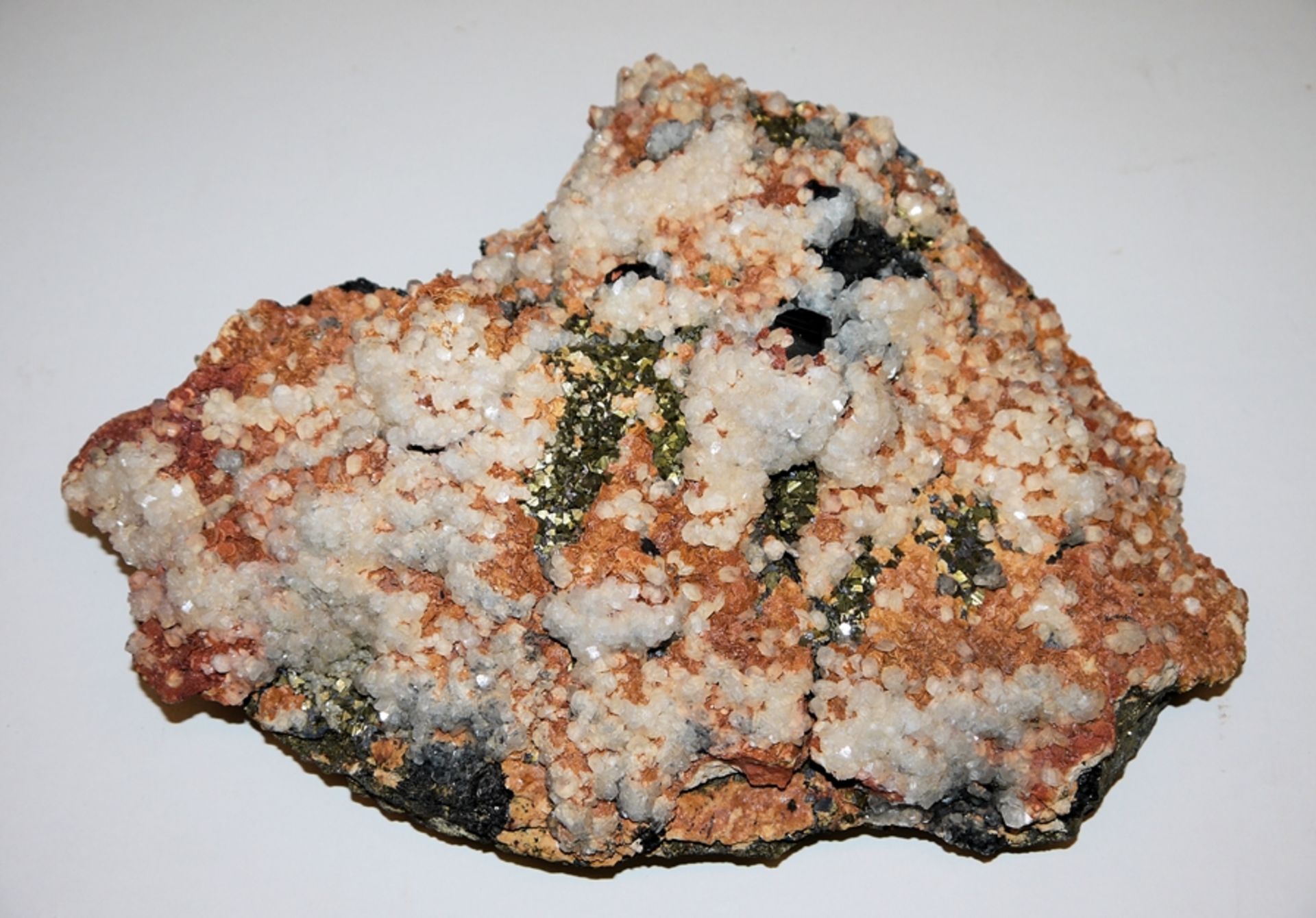 Große Mineralienstufe mit Milchquarz, Galenit und Baryt