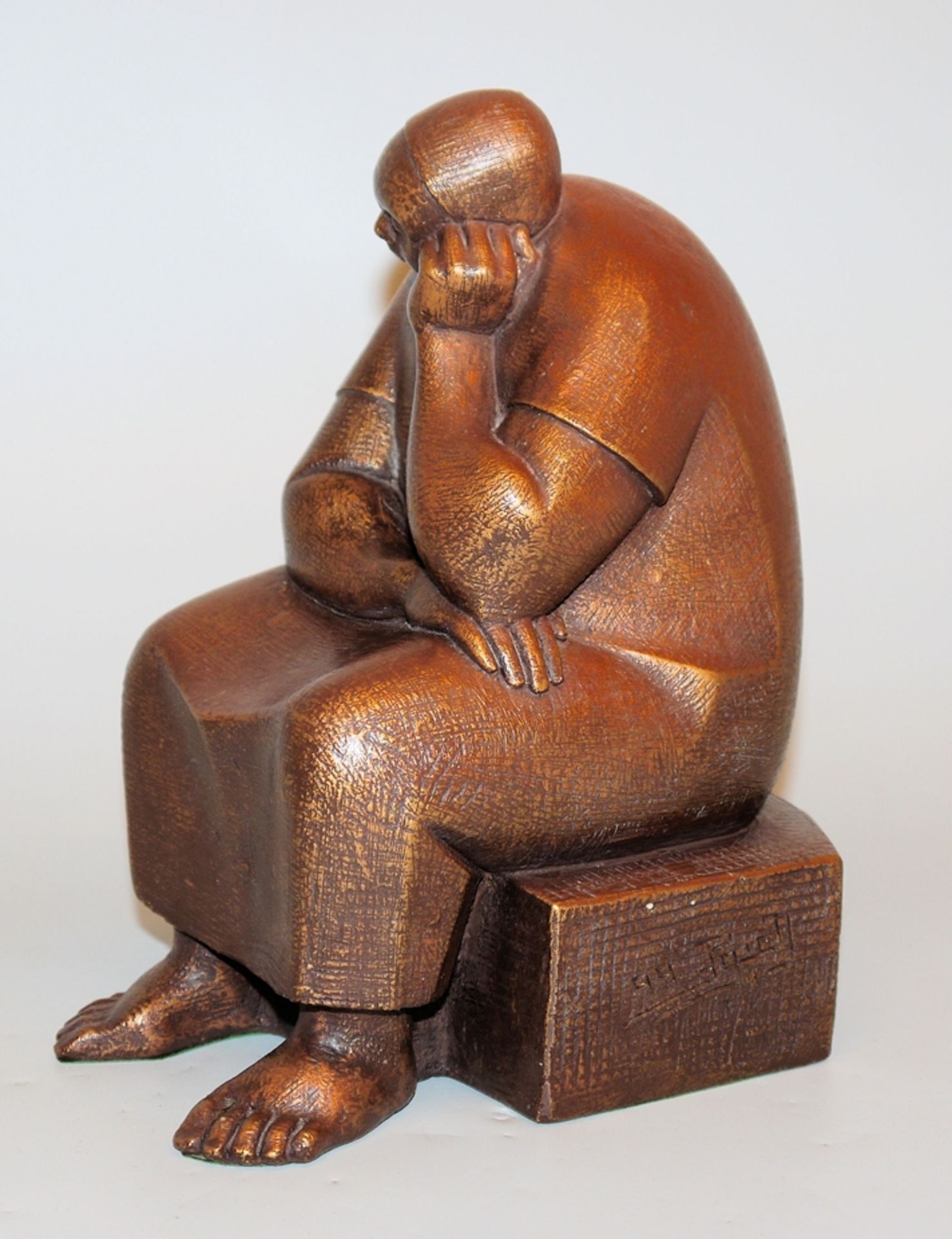 Mohamad Al Fayoumi, Dösender Mann, bronzierter Polymerguss von 1999 - Bild 2 aus 3