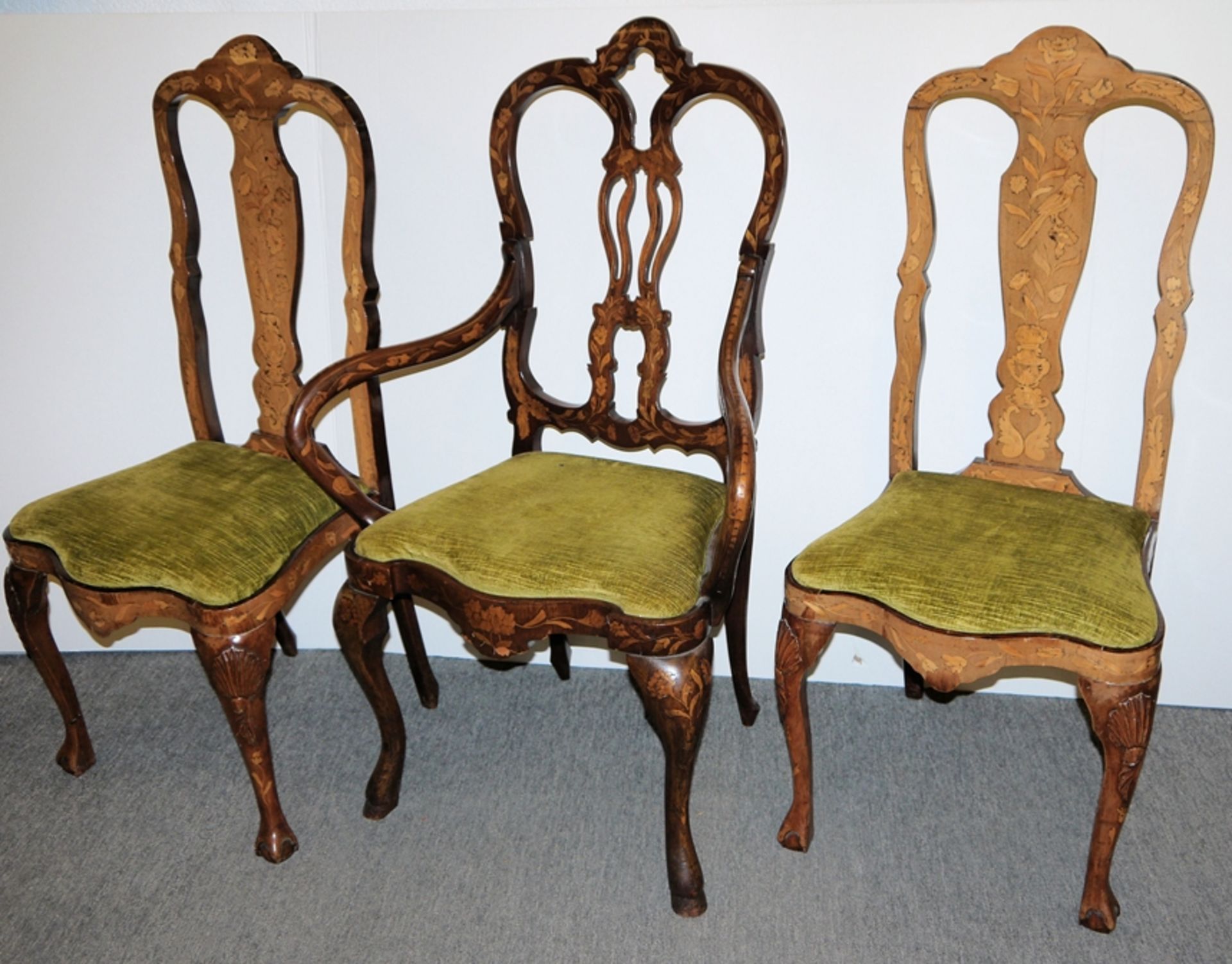 Niederländischer Ecktisch und drei Barock-Stühle mit Marketerie und Intarsien, 18./19. Jh. - Bild 3 aus 3