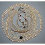 Sammlung Perlenketten, 4 x mit Gold