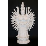 Tausendarmiger Bodhisattva, Blanc de Chine Porzellan aus Dehua, China 20. Jh.
