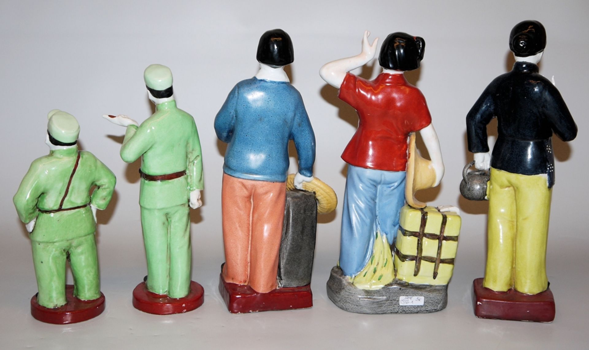 Fünf chinesische Porzellanfiguren, Charakterdarsteller*Innen der revolutionären Peking-Opern und Ta - Bild 2 aus 2