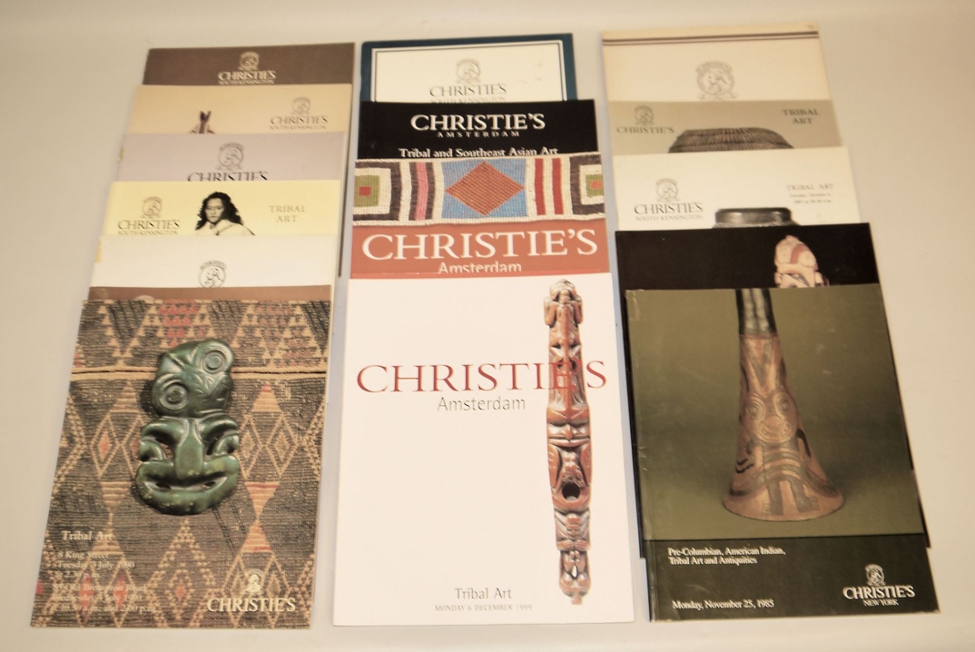 23 Kataloge zu Tribal Art des Auktionshauses Christie´s 1977-2001