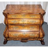 Kommode des niederländischen Barock mit reicher Marketerie, Ende 18. Jh.